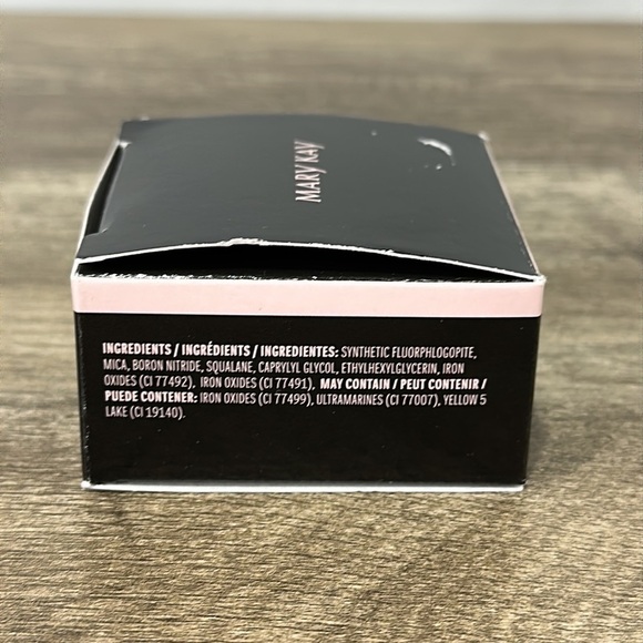 Mary Kay Silky setting powder Light Beige - Picture 6 of 6